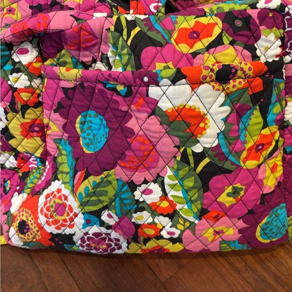 Vera Bradley- NWOT Va Va Bloom Large Traveler Duffle Floral Quilted Bag - Picture 4 of 13